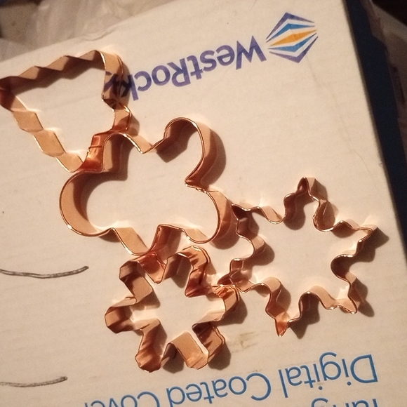 🟢BOGO🟢☃️NWOT Brass Colored Christmas Cookie Cutters - Picture 2 of 4